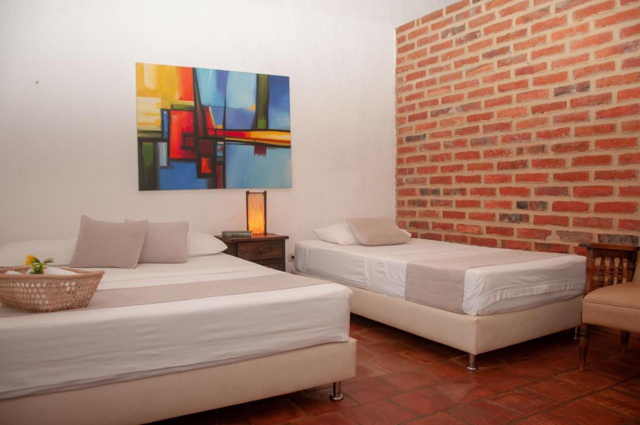 La Juanita Hostel בריצ'ארה מראה חיצוני תמונה